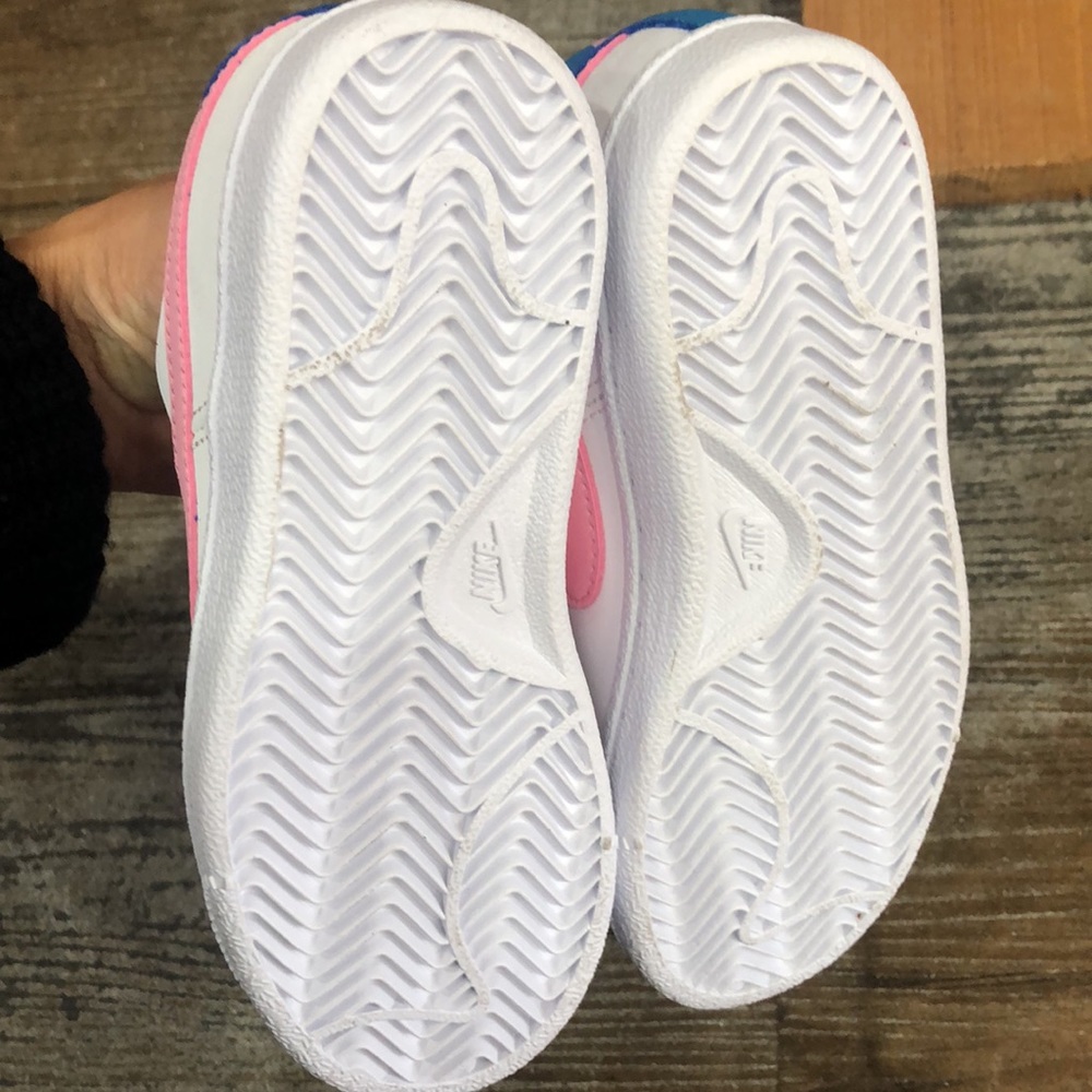 New! Girls NIKE SHOSE. - Picture 4 of 6